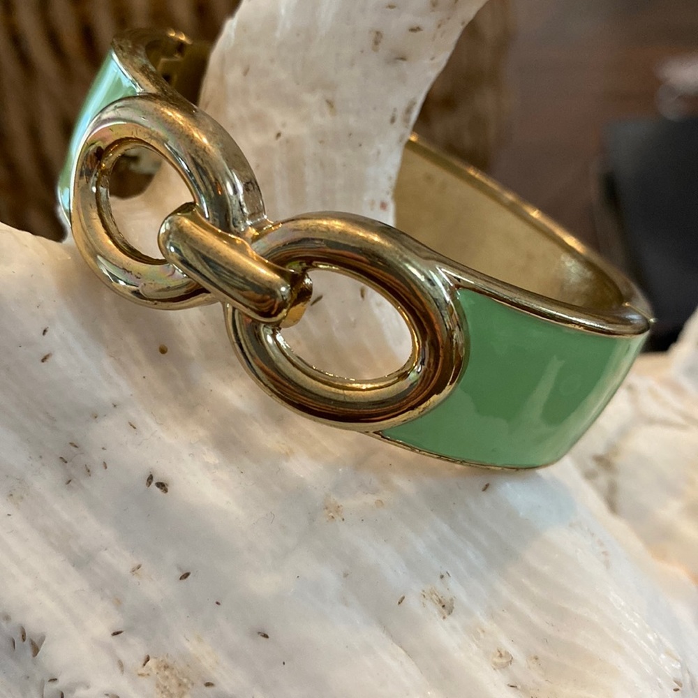 Bangle bracelet